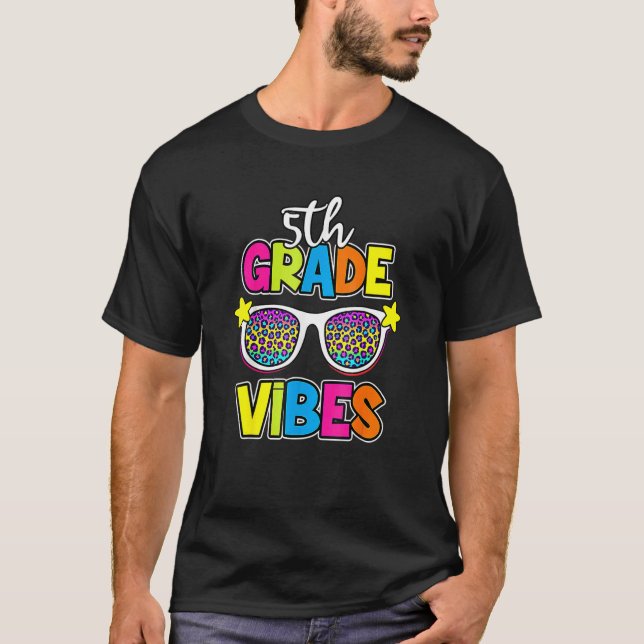 Fünfte Klasse Vibes Sonnenbrille Studentenlehrer z T-Shirt (Vorderseite)