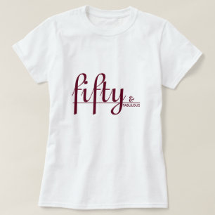 Fünfzig & FABULOUS Elegantes Merlot-Script Geburt T-Shirt