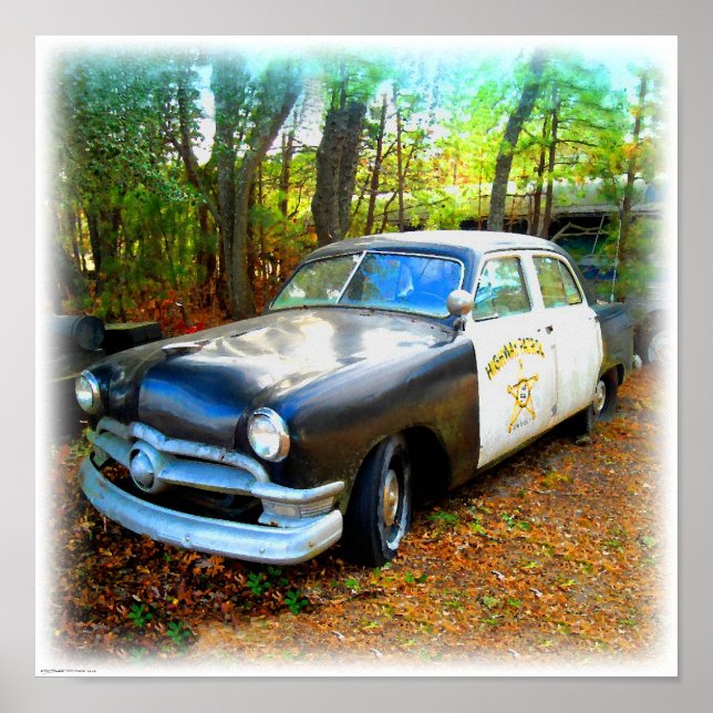 Fünfzig Highway Patrol Car in Junk Yard Weeds Poster (Vorne)