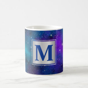 Funkeln auf blauem und Lila Raum-Hintergrund Kaffeetasse