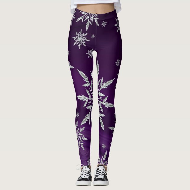 Funkelnd silberne Schneeflocken auf Lila Leggings (Vorderseite)