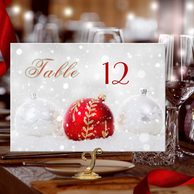 Funkelnd Weihnachtsbaumkarte Tischnummer (Table number card showing festive Christmas balls with sparkling snow, in silver white, gold and red)