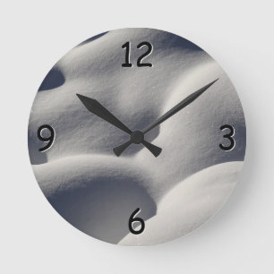 Funkelnde Schneehügel Abstrakte Natur Runde Wanduhr
