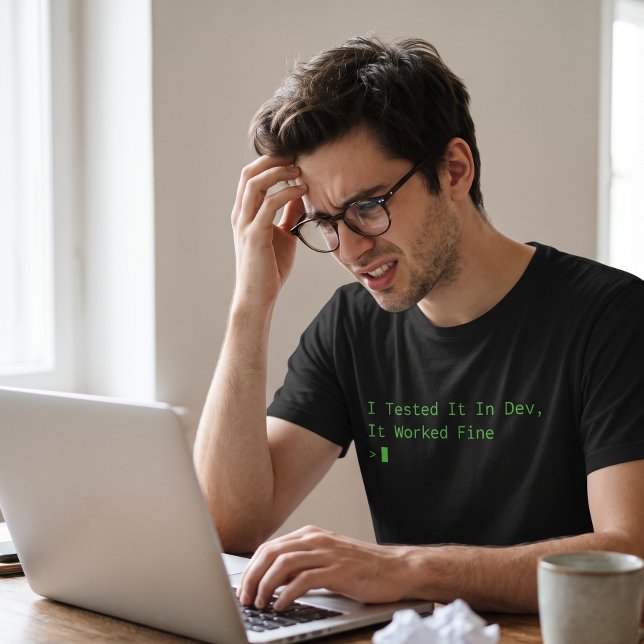 Funktionierte in Dev einwandfrei Lustiger Software T-Shirt (Worked Fine In Dev Funny Software Engineer Code T-Shirt
)