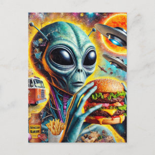 Funky Alien Eats Cheeseburger und Fries Collage Postkarte