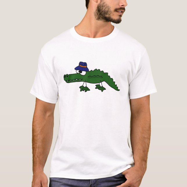 Funky Alligatortragender Fischen-Hut-Cartoon T-Shirt (Vorderseite)