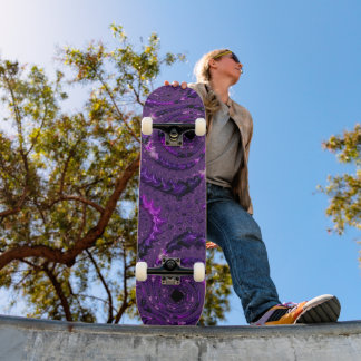 Funky Bold Boho Lila digitales Abstraktes Fraktal Skateboard