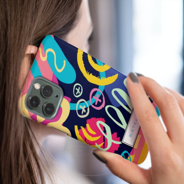 Funky Bold Graffiti Scribbles Muster Monogram iPhone 15 Hülle (Von Creator hochgeladen)
