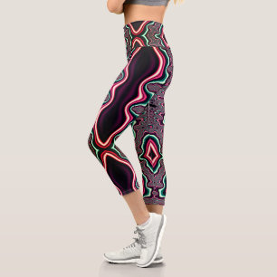 Funky Psychedelic Green and Red Fraktal Pattern Capri Leggings