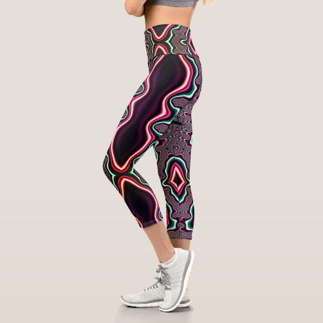 Funky Psychedelic Green and Red Fraktal Pattern Capri Leggings (Links)