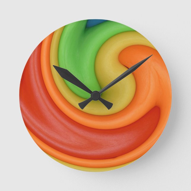 Funky Red Orange Yellow & Green Wirbel Runde Wanduhr (Vorderseite)