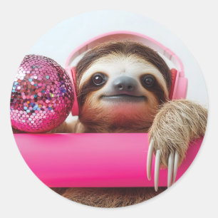 Funky Sloth mit rosa Kopfhörer und Diskothek Runder Aufkleber