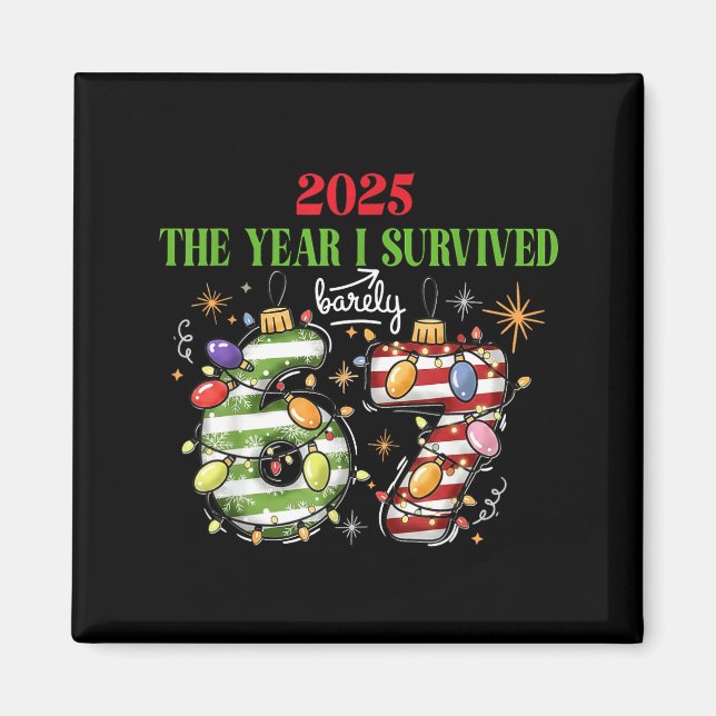 Funny 2025 The Year I Survived Barely 67 Christmas Magnet (Vorne)