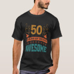 Funny 50th Birthday B-Day Sprichwort Age 50 Year J T-Shirt<br><div class="desc">Funny 50th Birthday B-Day Sprichwort Age 50 Year Joke Birthday Years Of Seing Phantastisch Dieses komisch coole Retro Vintage Geburtstag Sprichwort Design macht ein großartiges Geschenk für einen 50-jährigen Geburtstagsmensch oder -frau. Machen Sie diese 50. Geburtstagsfeier mit diesem 50 Jahre Phantastischen. Dieses Design macht das perfekte Geburtstagsgeschenk für Ihren Kumpel!...</div>