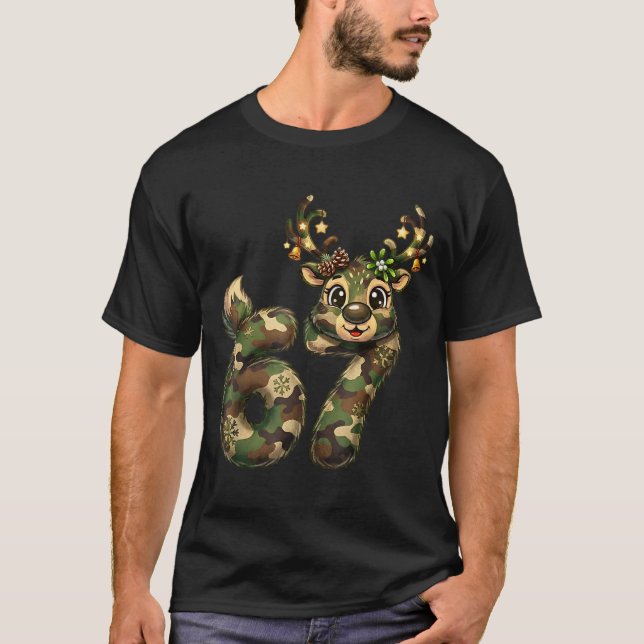 Funny 67 Christmas Holiday Camo Hunting Reindeer D T-Shirt (Vorderseite)