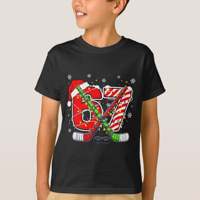Funny 67 Santa Hat Candy Cane Ice Hockey Six Seven T-Shirt (Vorderseite)