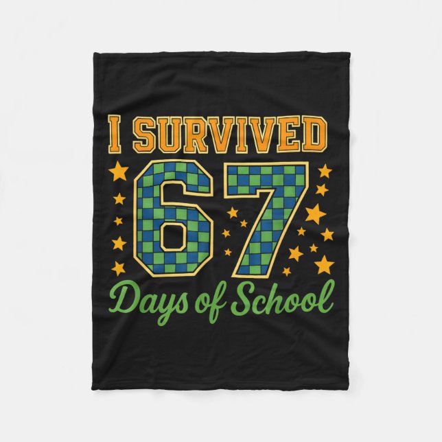 Funny 67 School Meme Design _ I Survived 67 Days  Fleecedecke (Vorderseite)