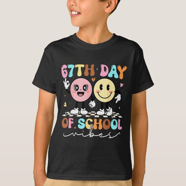 Funny 67th Day Of School Vibes Smile Face Boy Girl T-Shirt (Vorderseite)