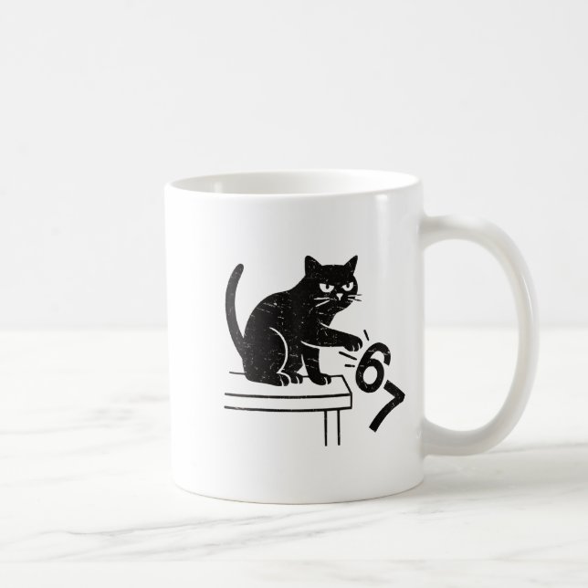 Funny 6 7 Meme Cat Knocking Off 67  Kaffeetasse (Rechts)