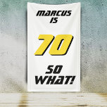 Funny 70 so, was Zitat 70. Geburtstagsparty Banner<br><div class="desc">Funny 70 so, was Zitat 70. Geburtstag Party Banner. Feiern Sie seinen 70. Geburtstag mit diesem einzigartigen, lustigen Zitat-Banner! Der Banner ist perfekt für den, der Lieben zum Lachen hat, und enthält ein Zitat, das lautet: "70 so was!". Das Design ist einfach, aber auffällig: ein kühn schwarz-gelber Schriftart auf weißem...</div>