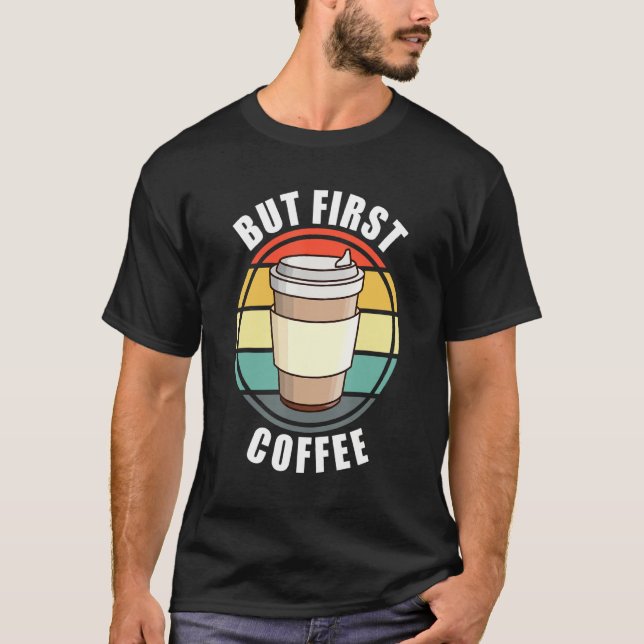 Funny, aber erste Kaffee Retro Sunset Cup für Caff T-Shirt (Vorderseite)