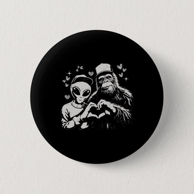 Funny Alien And Bigfoot Valentine Quirky Cryptid L Button (Vorderseite)