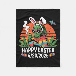 Funny Alien Bunny Easter 2025 Stoner Holiday Vibes Fleecedecke