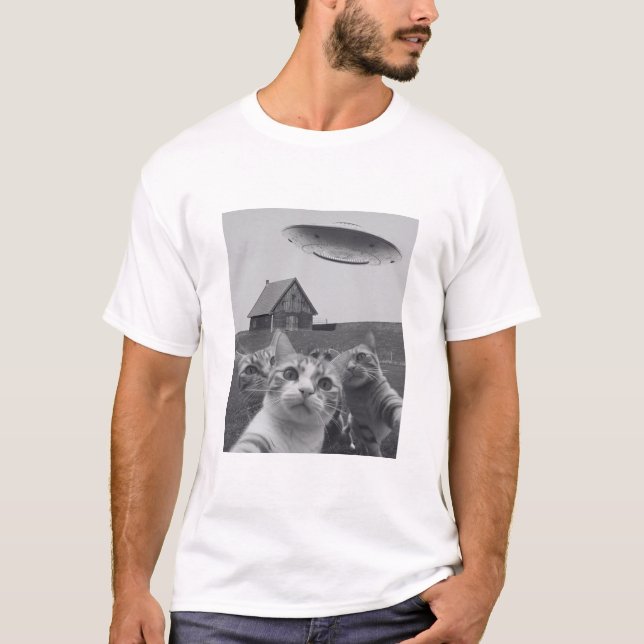 Funny Alien Cat Graphic T-Shirt (Vorderseite)