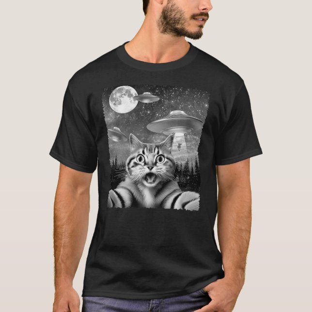 Funny Alien Cat Selfie with UFOs Gift Idea Men Wom T-Shirt (Vorderseite)
