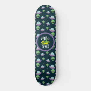 Funny Alien Ich brauche mehr Space UFOs Skateboard