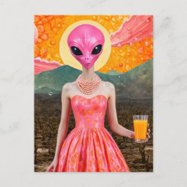 Funny Alien Lady in Rosa mit Orangensaft Postkarte