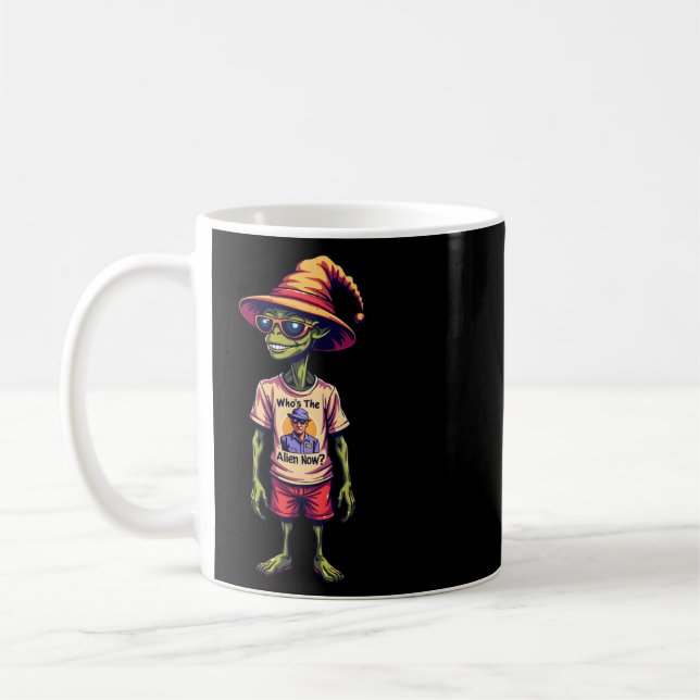 Funny Alien Meme "Wer ist jetzt die Alien?" Schwar Kaffeetasse (Links)