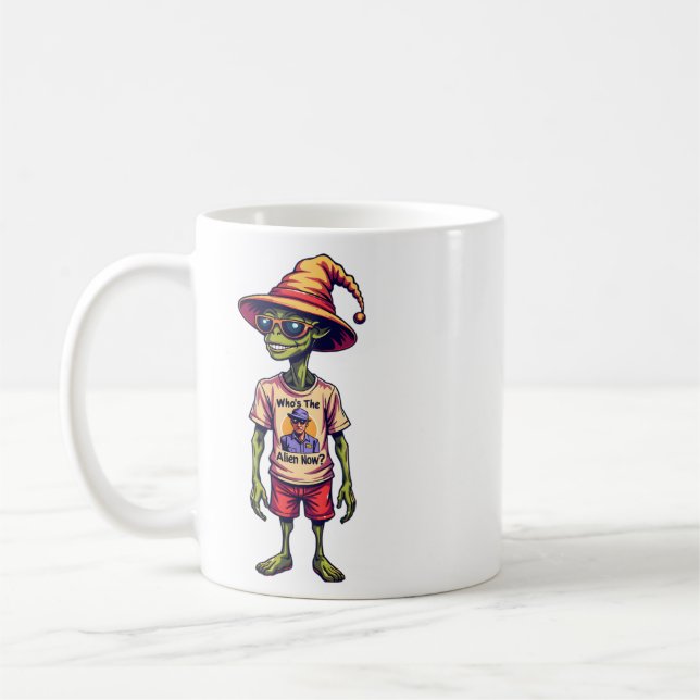 Funny Alien Meme "Wer ist jetzt die Alien?" Weiß Kaffeetasse (Links)