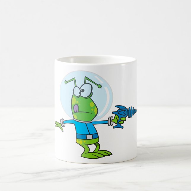 Funny Alien mit Ray Gun Sci-Fi Space Invader Kaffeetasse (Von Creator hochgeladen)