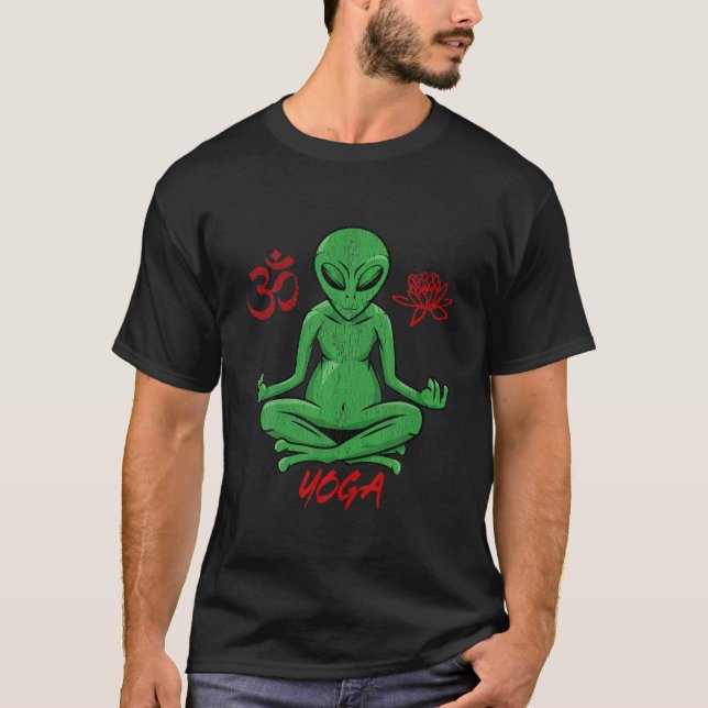 Funny Alien Monk Meditation Design für Yoga und Al T-Shirt (Vorderseite)