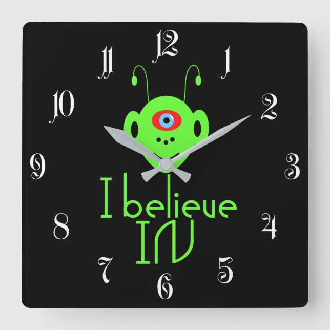 Funny Alien Monster Quadratische Wanduhr (Vorderseite)