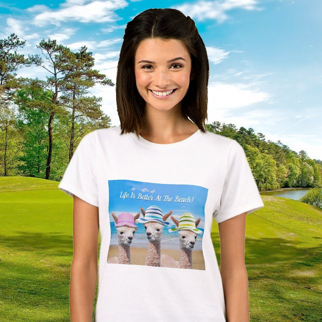 Funny Alpacas at Beach in Hats, Ihre Botschaft T-Shirt (Von Creator hochgeladen)