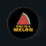 Funny and Niedlich Watermelon Frische Pasta machen Button<br><div class="desc">Einer in einem Melon. Ein lustiges und humorvolles Design für einen besonderen und würdigen Menschen Ihrer Liebe. Diese niedliche und süße Wassermelone-Ware eignet sich hervorragend für den Tag der Mutter oder des Vaters. Ideal für den Valentinstag oder den Tag der Freundschaft. Große Weihnachtsgeschenke und Geburtstagsgeschenk für jemanden, der Spaß, Witze,...</div>