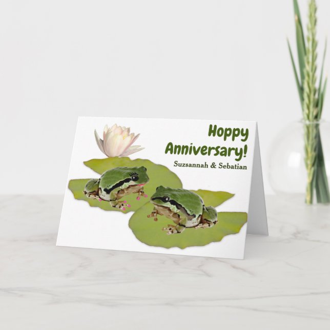 Funny Anniversary Frosch Couple auf Lily Pads Foto Karte (Vorderseite)