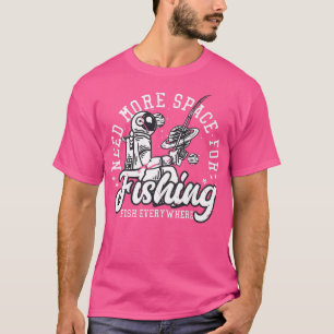 Funny Astronaut Fishing Liebhaber Ich brauche mehr T-Shirt