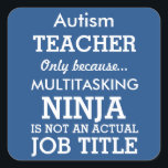 Funny Autisan Special Needs Teacher Quadratischer Aufkleber<br><div class="desc">Dieser lustige Aufkleber sagt Autism Teacher, nur weil Multitasking Ninja kein wirklicher Titel ist. Dieser Aufkleber kann personalisiert sein, um zu sagen, Lehrer für besondere Bedürfnisse, Dozent für Down-Syndrom, oder auch nur ein allgemeiner Speziallehrer. Der Hintergrund ist blau, Sie können ihn jedoch ändern, indem Sie auf Anpassen klicken. Lass mir,...</div>