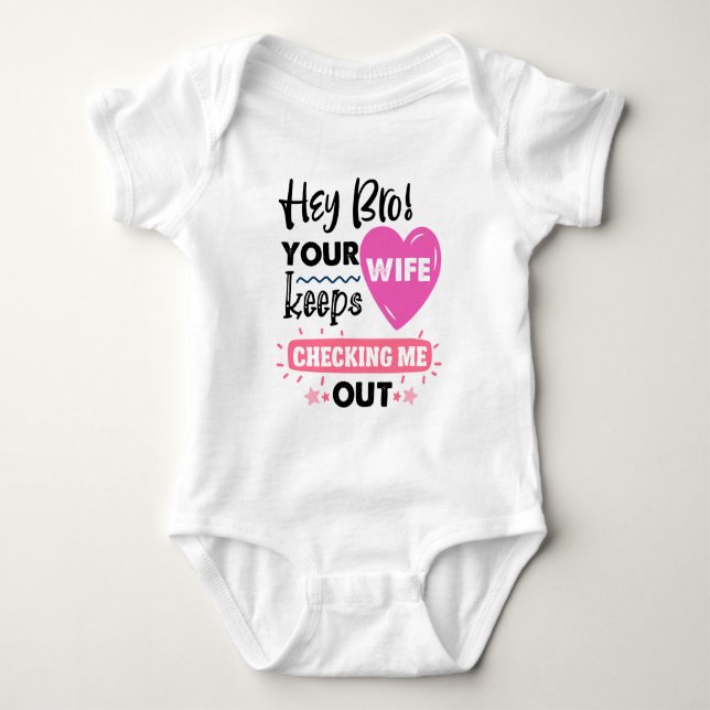 Funny baby boy bro Ehefrau Strampler (Vorderseite)