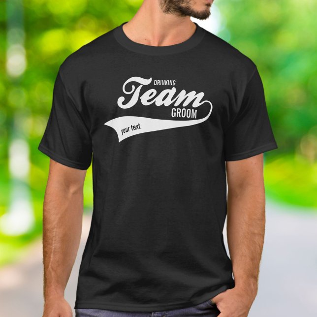 Funny Bachelor Team Groom Drink Sportlogo T-Shirt (Von Creator hochgeladen)