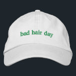 Funny Bad Hair Zitat Trendy einzigartig Custom Laz Bestickte Baseballkappe<br><div class="desc">Mit dieser trendigen bestickten Baseballkappe kann man ein kurzes Zitat über schlechte Haare und eine faule Atmosphäre abgeben. Die Text- und Thread-Farbe kann vollständig angepasst werden und ist somit das perfekte Zubehör für diejenigen, die Spaß, lässigen Stil und eine entspannte Lebensweise Liebe. Als Geschenk für Freunde, Kollegen oder alle, die...</div>