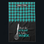 Funny Baking Pun Baker Whisky Kariertes Muster Geschirrtuch<br><div class="desc">Das coole Küchenhandtuch macht das Kochen noch angenehmer. Personalisiertes Geschenk für Familie und Freunde,  die Liebe Kochen,  Backen und probieren neue Rezepte in der Küche. Passen Sie die Formulierung an Ihren Anlass an. Mit dem Design-Tool können Sie den Schriftart-,  Schriftart- und Schriftart-Typ weiter ändern.</div>