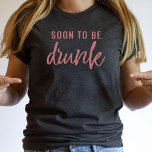 Funny bald zu sein Betrunken Bachelorette Bride T  T-Shirt<br><div class="desc">Funny bald zu sein Betrunken Bachelorette Bride T Shirt. Einfach lustiger Text,  der sich gut an einen Junggeselinnen-Abschied mit passenden Shirts anpasst.</div>