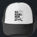 Funny Baseball Mama Bruh mit Teamname und Nummer Truckerkappe<br><div class="desc">Minimalistische Baseball Mama LKW hat Design mit dem Satz "Ma. Mama. Mama. Bruh." In fett schwarzen Buchstaben mit einem kleinen roten Herz,  der sportlichen Spaß mit einem schlichten,  stilvollen Flair verbindet - ideal für Spieltage und stolze Sportsommer.</div>