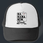 Funny Baseball Mama Bruh mit Teamname und Nummer Truckerkappe<br><div class="desc">Minimalistische Baseball Mama LKW hat Design mit dem Satz "Ma. Mama. Mama. Bruh." In fett schwarzen Buchstaben mit einem kleinen roten Herz,  der sportlichen Spaß mit einem schlichten,  stilvollen Flair verbindet - ideal für Spieltage und stolze Sportsommer.</div>