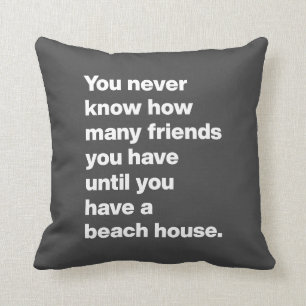 Funny Beach House Freunde Zitat Typografie Black  Kissen