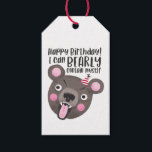 Funny Bear Pub Birthday Geschenkanhänger<br><div class="desc">Niedliche und lustige Geburtstagsgeschenke, die man beim Geschenk für Kinder verwenden kann! Zeichn eines sehr aufgeregten Bären mit einem winzigen Party Hut auf seinem Kopf Sprichwort "Glücklich Geburtstag! Ich kann mich früh eindämmen." Kunstwerke mit Typografie und Illustration. Mit diesem lustigen Pun-Design kommen Sie ein wenig aus Ihren Freunden heraus. Illustration...</div>
